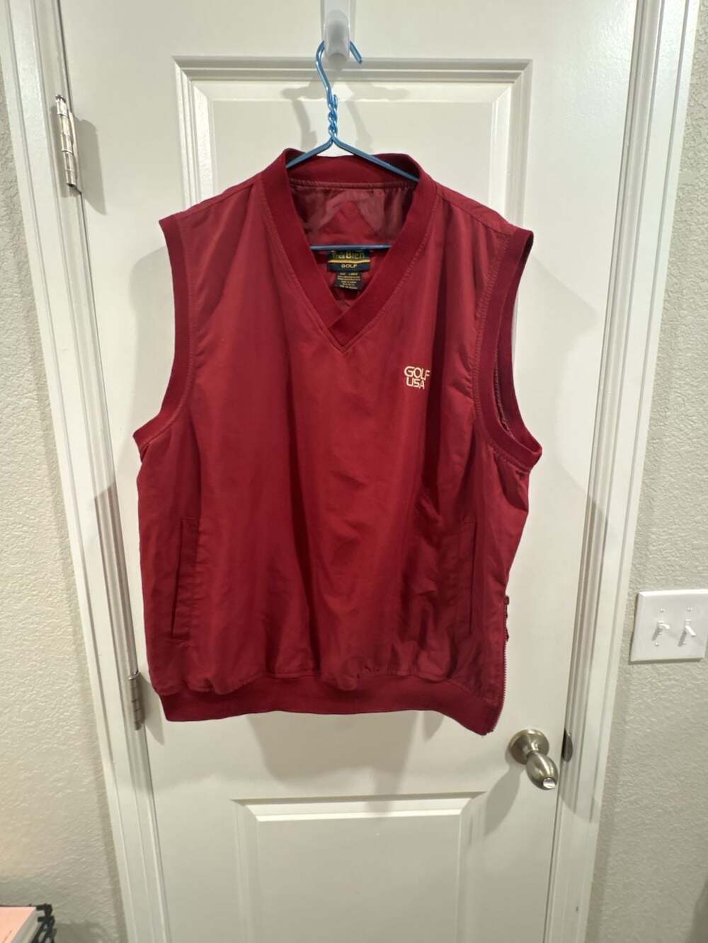 Tres Bien Golf USA Red Sleeveless Windbreaker Vest